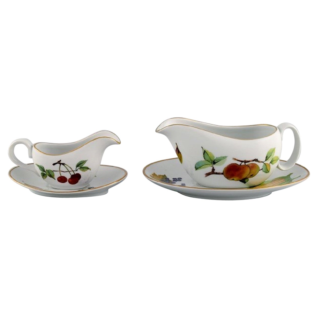 Royal Worcester, Angleterre. Deux cruches à sauce Evesham avec soucoupes en porcelaine