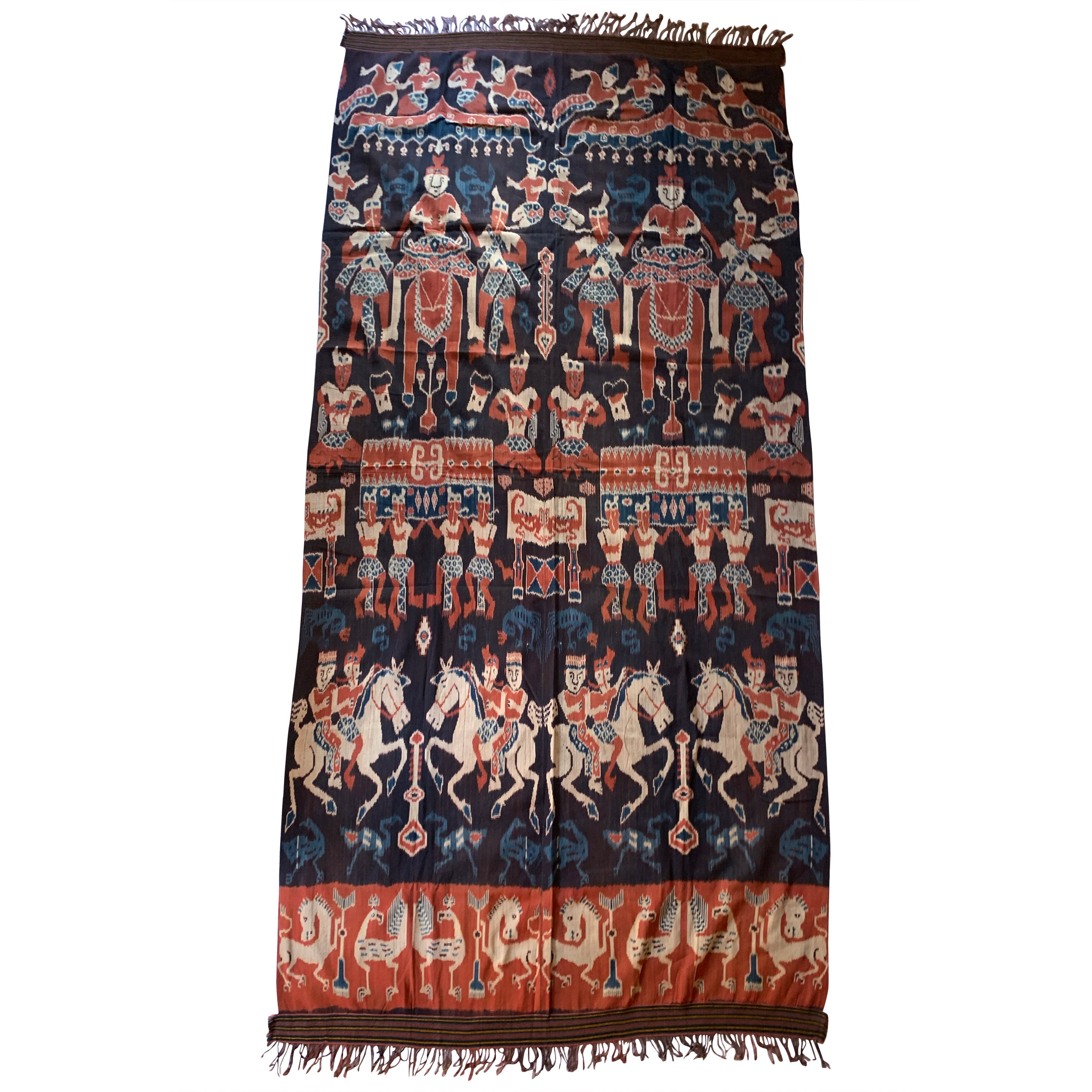 Großes Ikat-Textil von der Insel Sumba mit atemberaubenden Stammesmotiven, Indonesien im Angebot