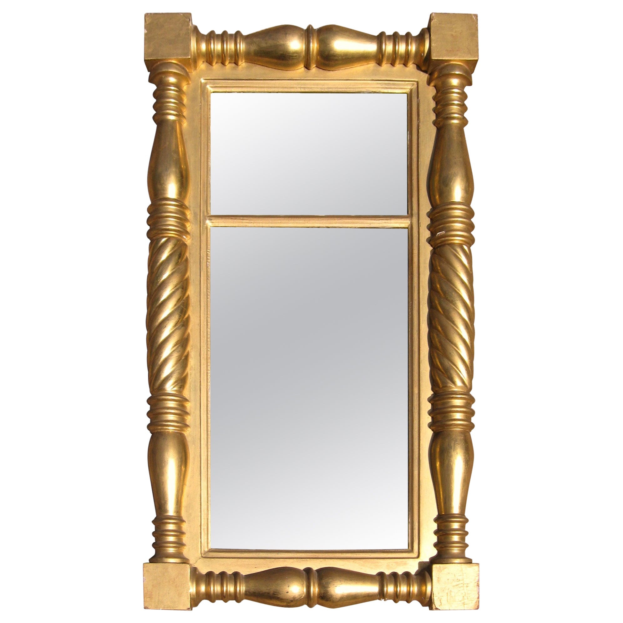 Neoklassizistischer 2-teiliger vergoldeter Pfeilerspiegel im Angebot