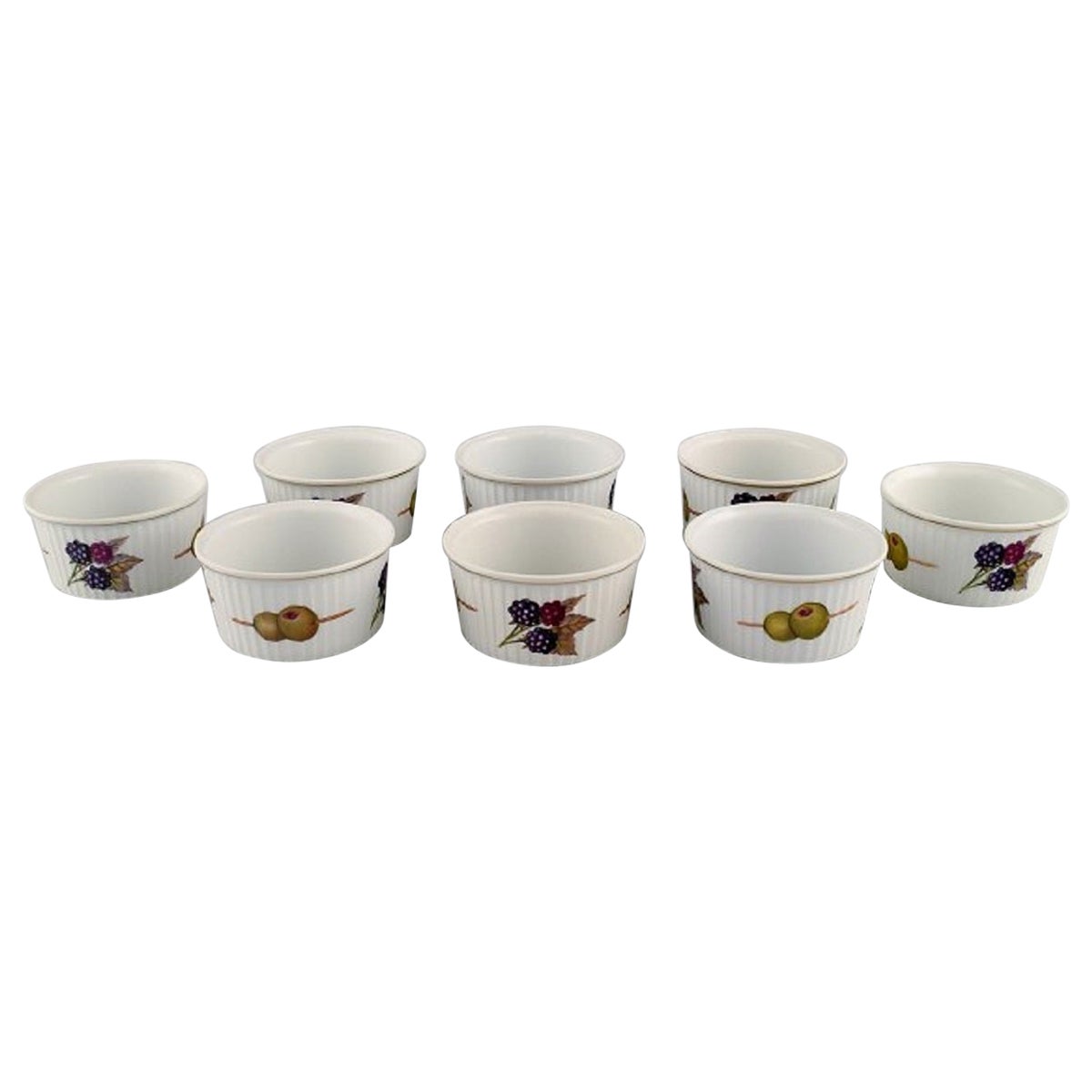 Huit petits bols en porcelaine de Evesham avec fruits de Royal Worcester, Angleterre
