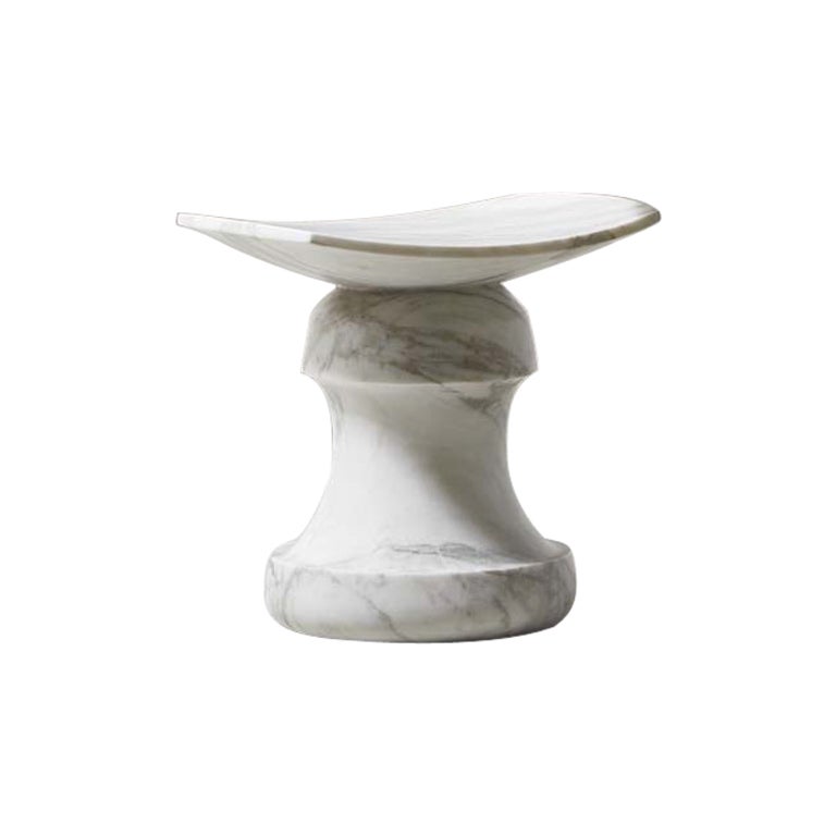 Roi stool in White Calacatta Marble For Sale