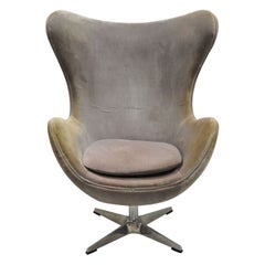 Modern Arne Jacobsen Style Upholstered Egg Lounge Swivel Club Chair