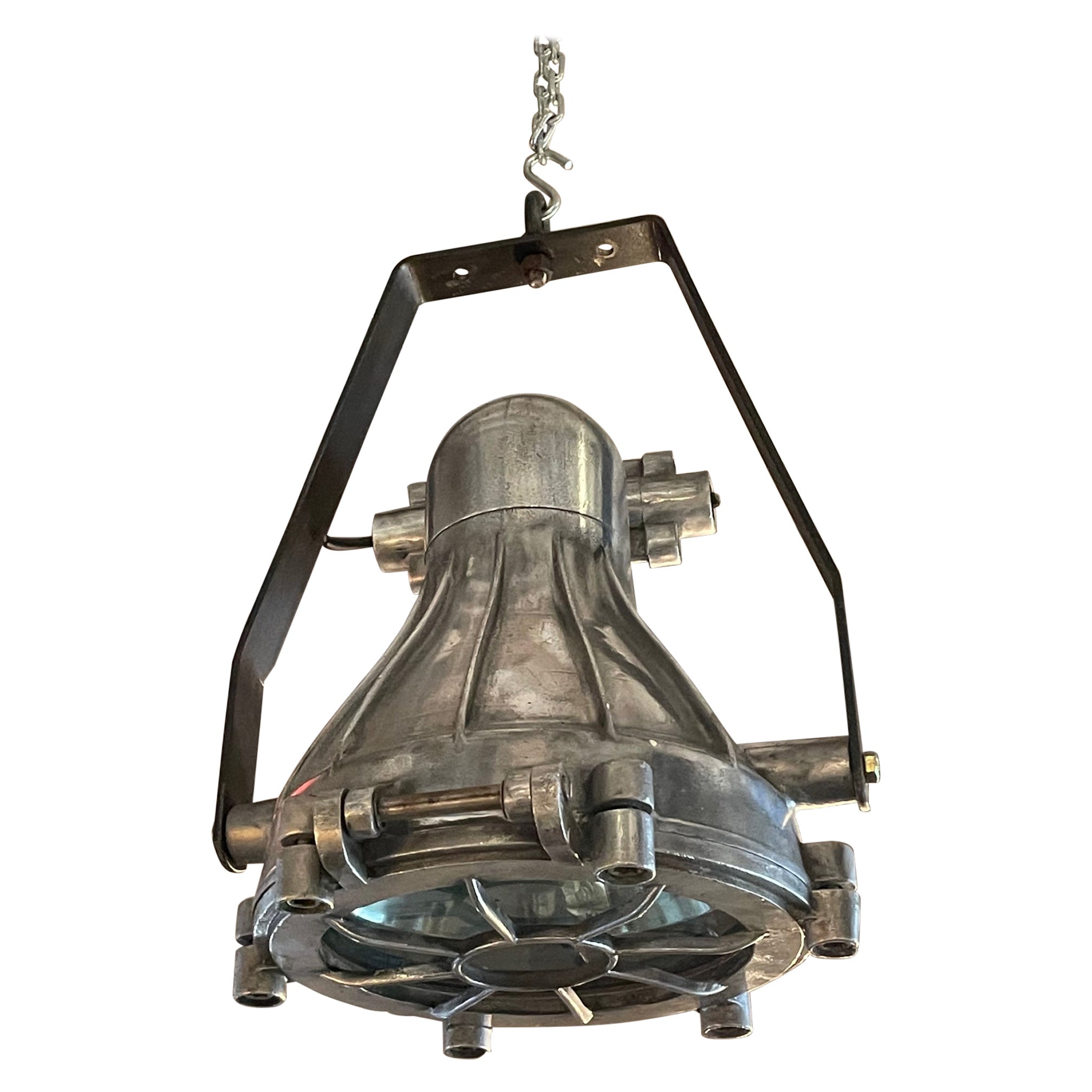 Lampe de bateau de fret, Angleterre, annes 1930 en vente