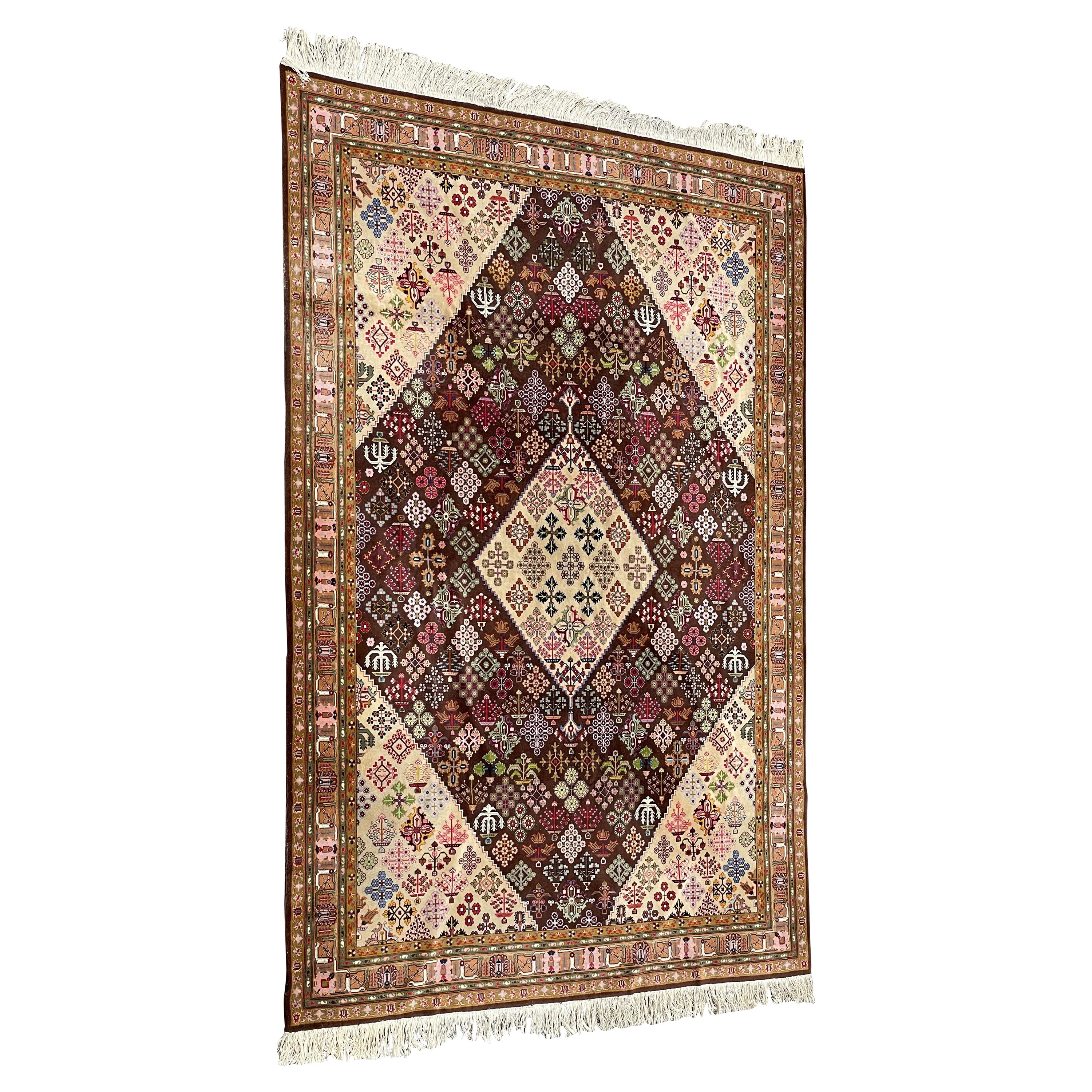 Gute Größe & gut aussehender handgeknüpfter Vintage-Teppich mit lebhaften Farben im Angebot