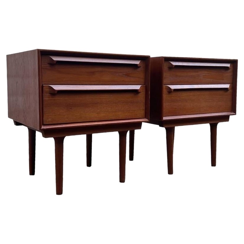 Vintage Danish Mid Century End Table Set, Sculpted Handles Dovetail Drawers For Sale