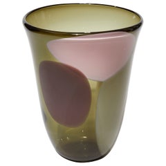 Vase Rosalie en verre rose, marron, aubergine et kaki par Gunnel Sahlin