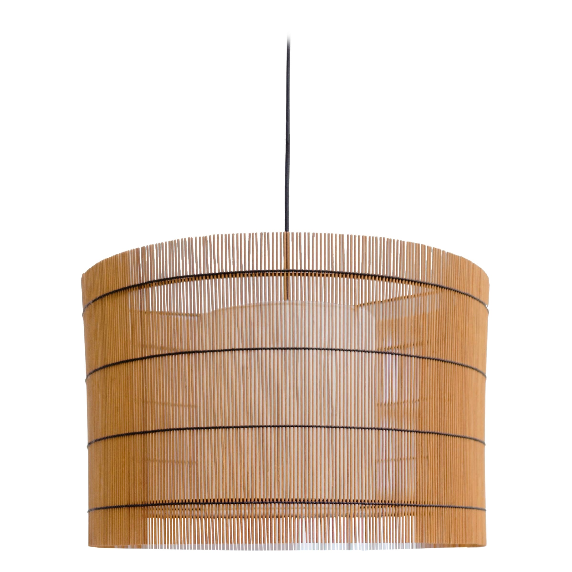Lampe à suspension contemporaine faite à la main, en cerisier et bambou, par Mediterranean Objects a