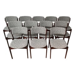 Erik Buch - Ensemble de douze chaises de salle à manger en bois de rose restaurées, tapissées sur mesure