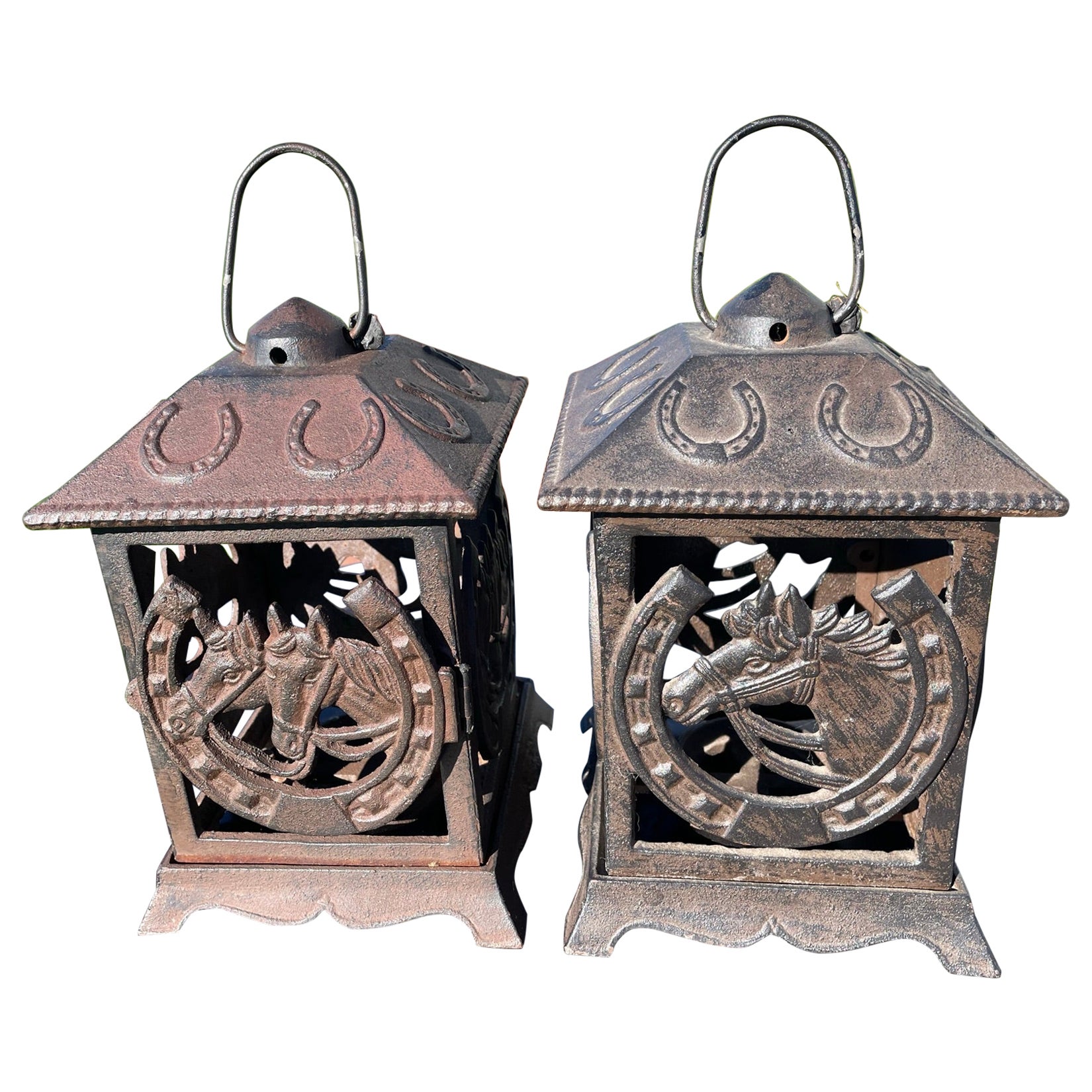 Paire de lanternes d'éclairage japonaises en forme de fer à cheval porte-bonheur en vente
