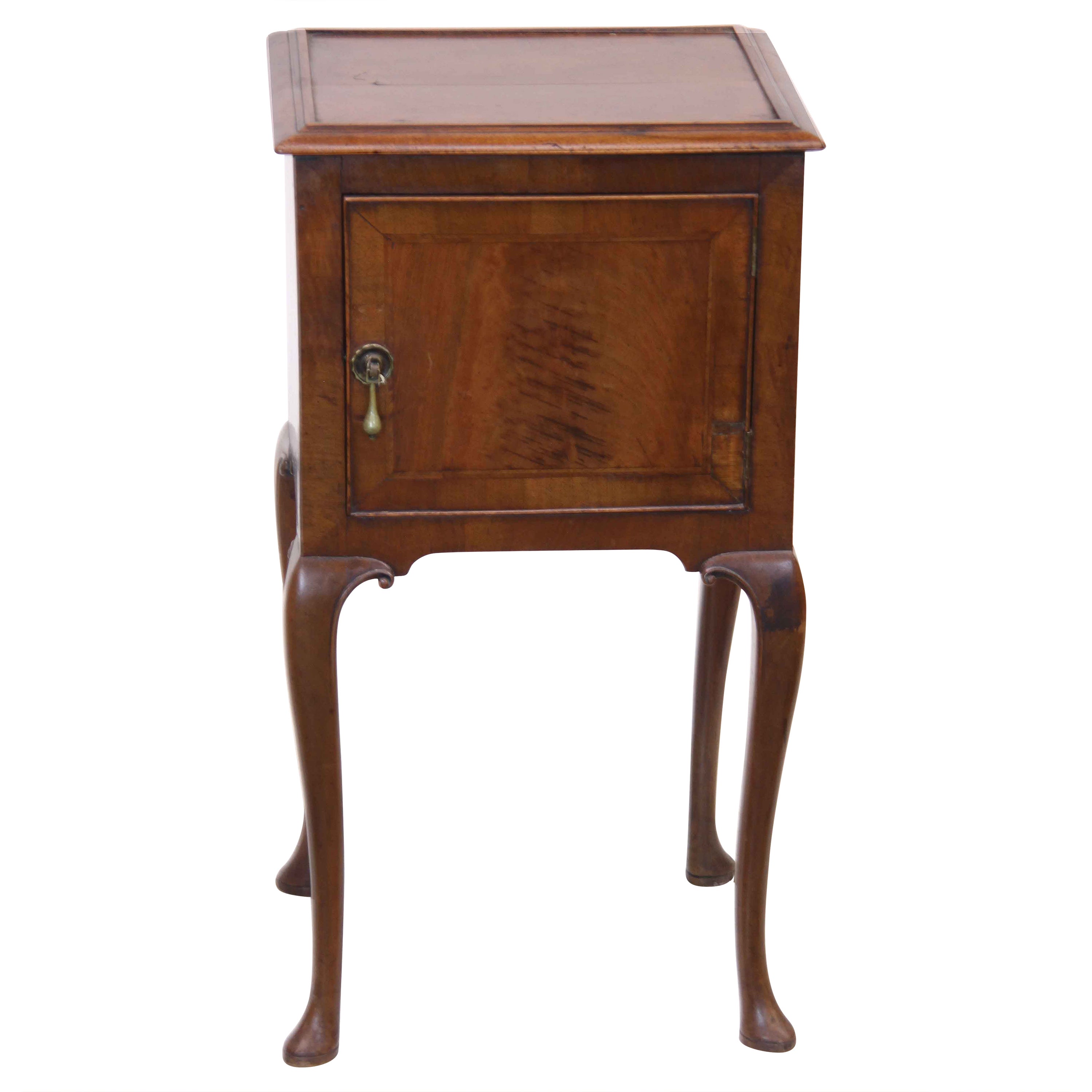 Walnut Queen Anne Style End Table For Sale