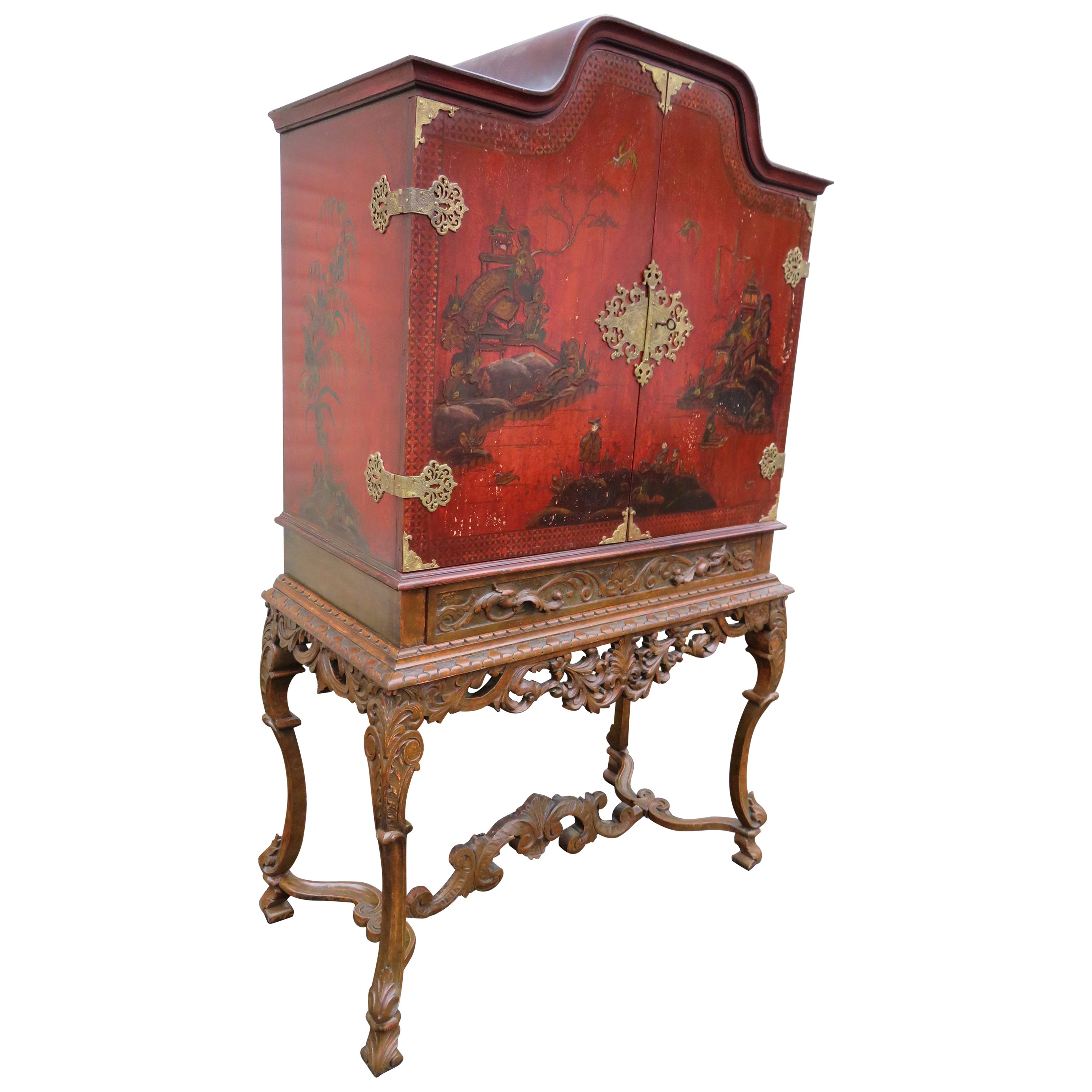 Spectaculaire armoire asiatique haute en lin de style chinoiseries en vente