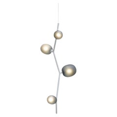 Koldova 'Ivy Vertical 4' Hängeleuchte aus mundgeblasenem rauchgrauem Glas in Weiß für Brokis
