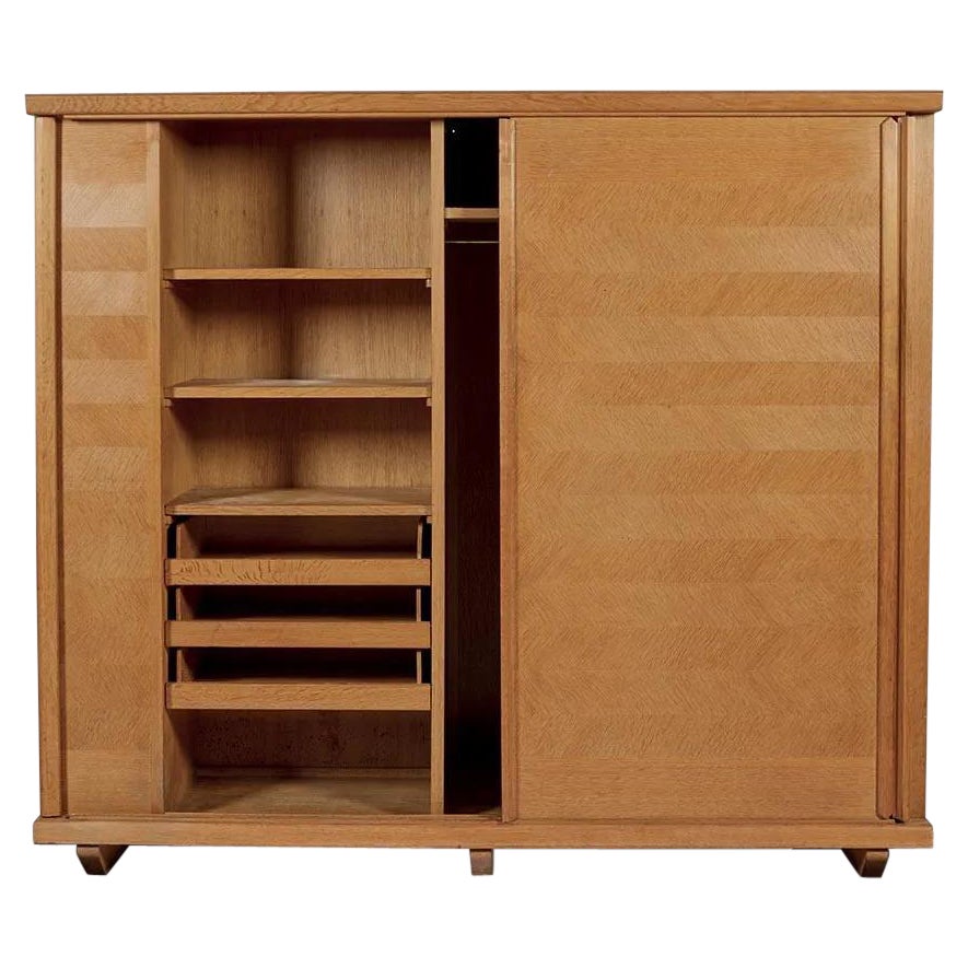 Guillerme et Chambron, Cleverer Eichenschrank, ca., Edition Votre Maison 1970 im Angebot