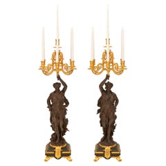 Paire de candélabres français de la Renaissance du 19ème siècle en bronze doré et marbre