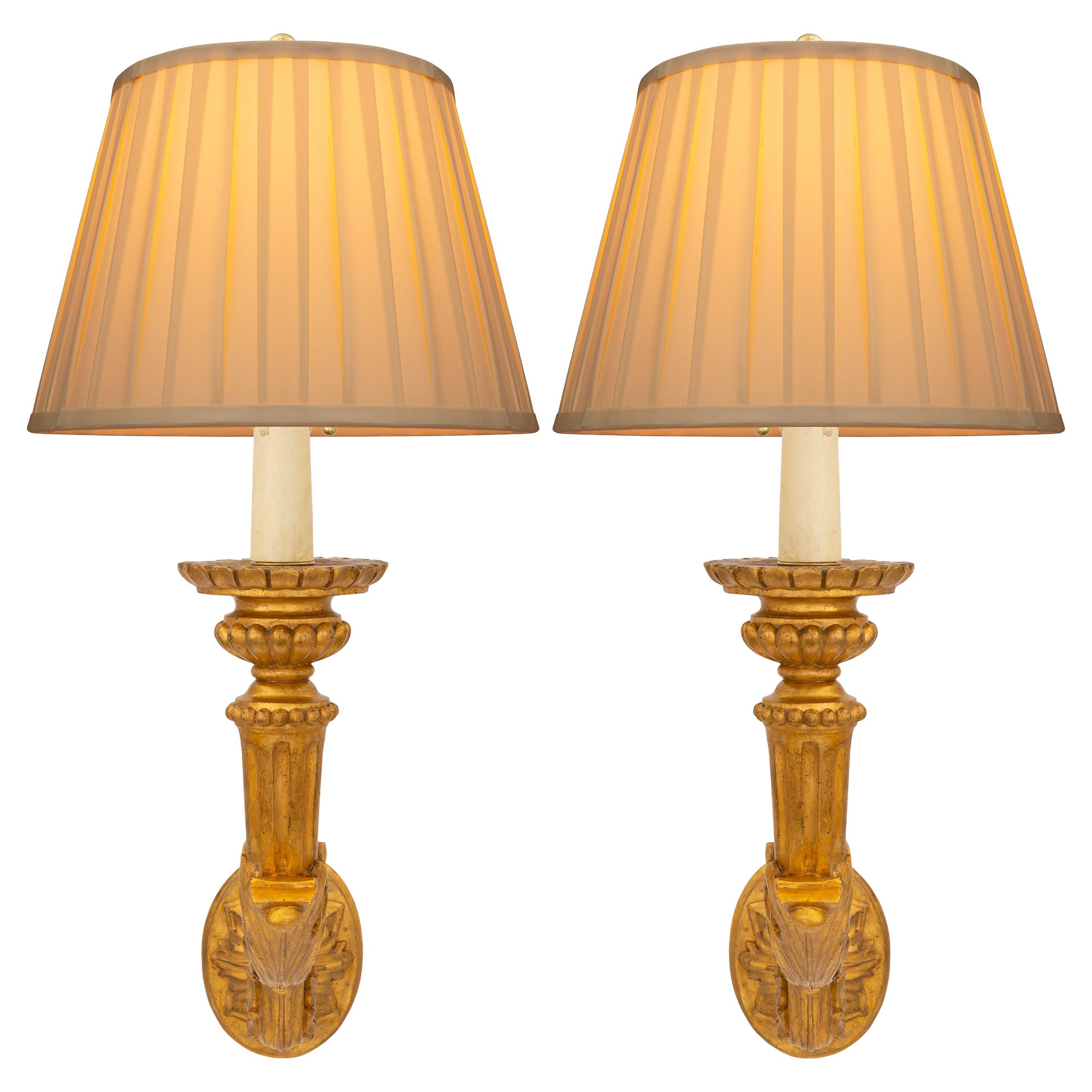 Paar italienische barocke St. Giltwood Bras De Lumière-Leuchter des 18.