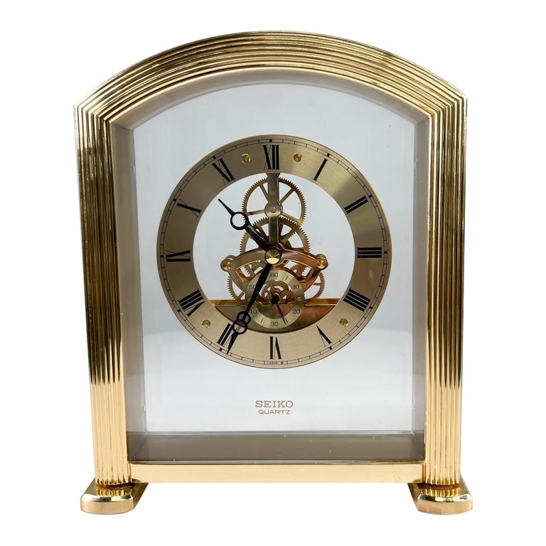 Horloge de bureau squelette moderne à quartz Seiko des années 1980 en  laiton En vente sur 1stDibs