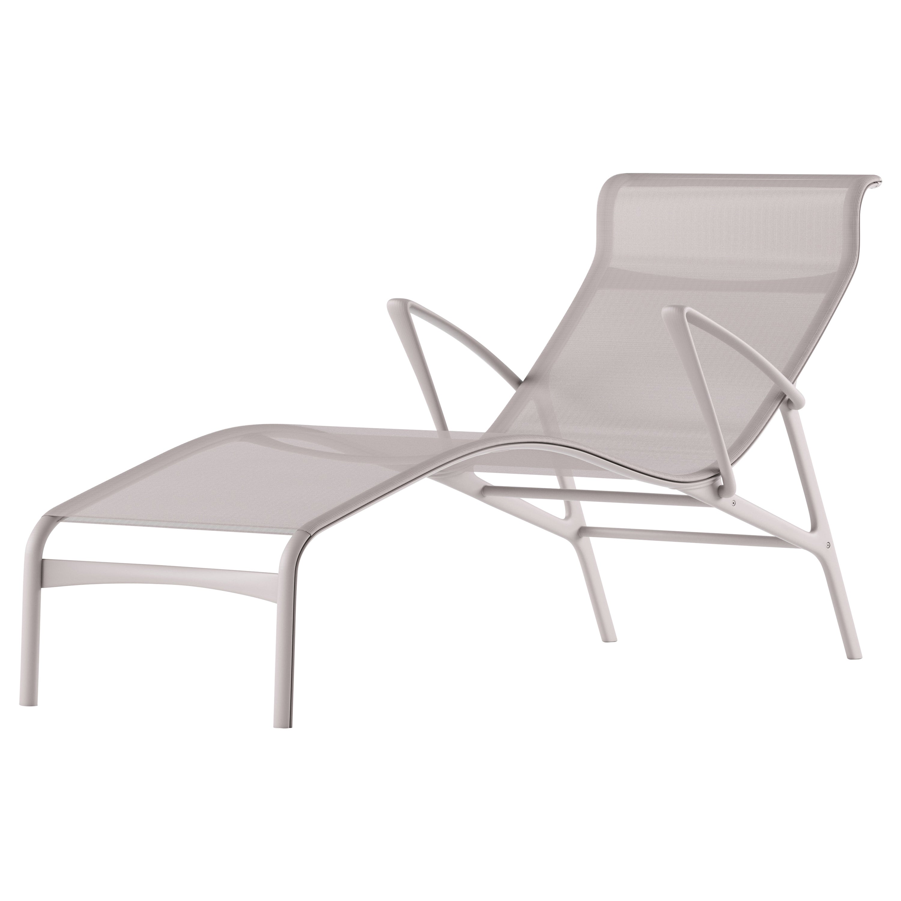 Alias 439 Longframe Outdoor Chaise Longue in Sand Mesh with Lacquered Frame For Sale