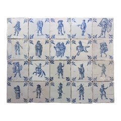 Exceptionnel ensemble de 20 carreaux de faïence de Delft bleus et blancs avec personnages