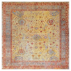 Antiker handgewebter quadratischer Oushak-Teppich aus dem späten 19.