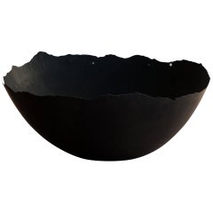 Bol en béton moulé fait à la main en noir par UMÉ Studio