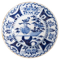 Antico piatto floreale olandese Delft Chinoiserie del XVIII secolo