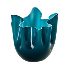 Petit vase en verre Fazzoletto du 21e siècle en aigue-marine/horizon