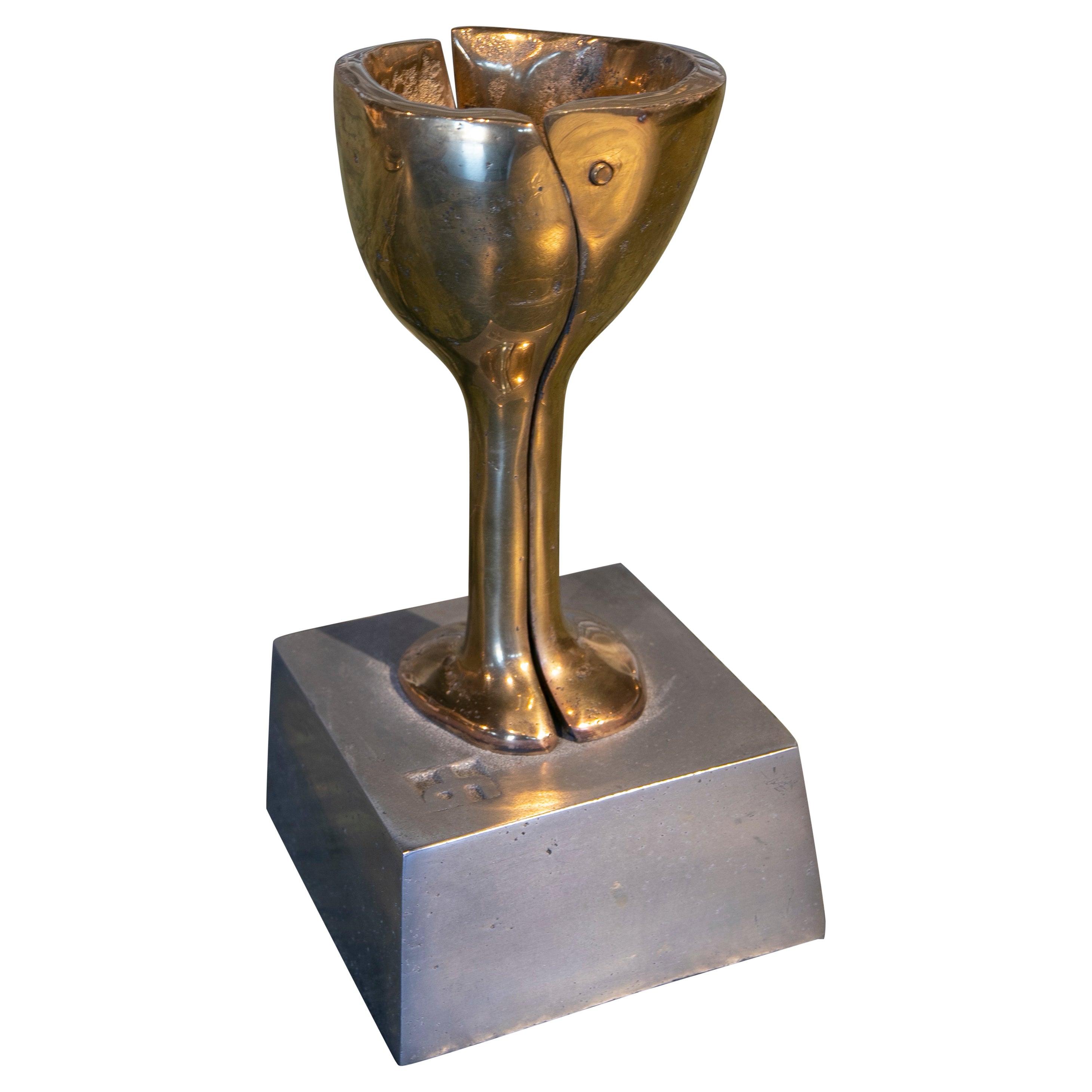 Copa de bronce con pedestal de los años 80 del artista David Marshall