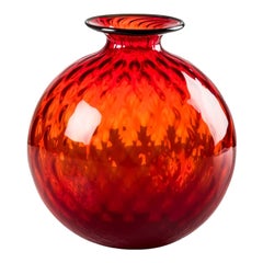 Très petit vase en verre rouge Monofiori Balloton du 21ème siècle par Venini