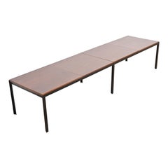 Florence Knoll Mesa de centro o banco extralargo de nogal y acero, acabado
