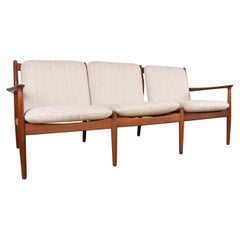 Dänisches 3-Sitzer-Sofa aus Teakholz und neuem Terry-Stoff, Modell GM5, von Svend Age Eriks