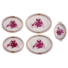 Cinco cuencos pequeños de porcelana de Herend con flores moradas pintadas a mano