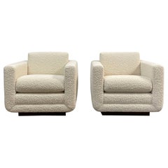 Paire de fauteuils club Harvey Probber Bouclé sur base plinthe