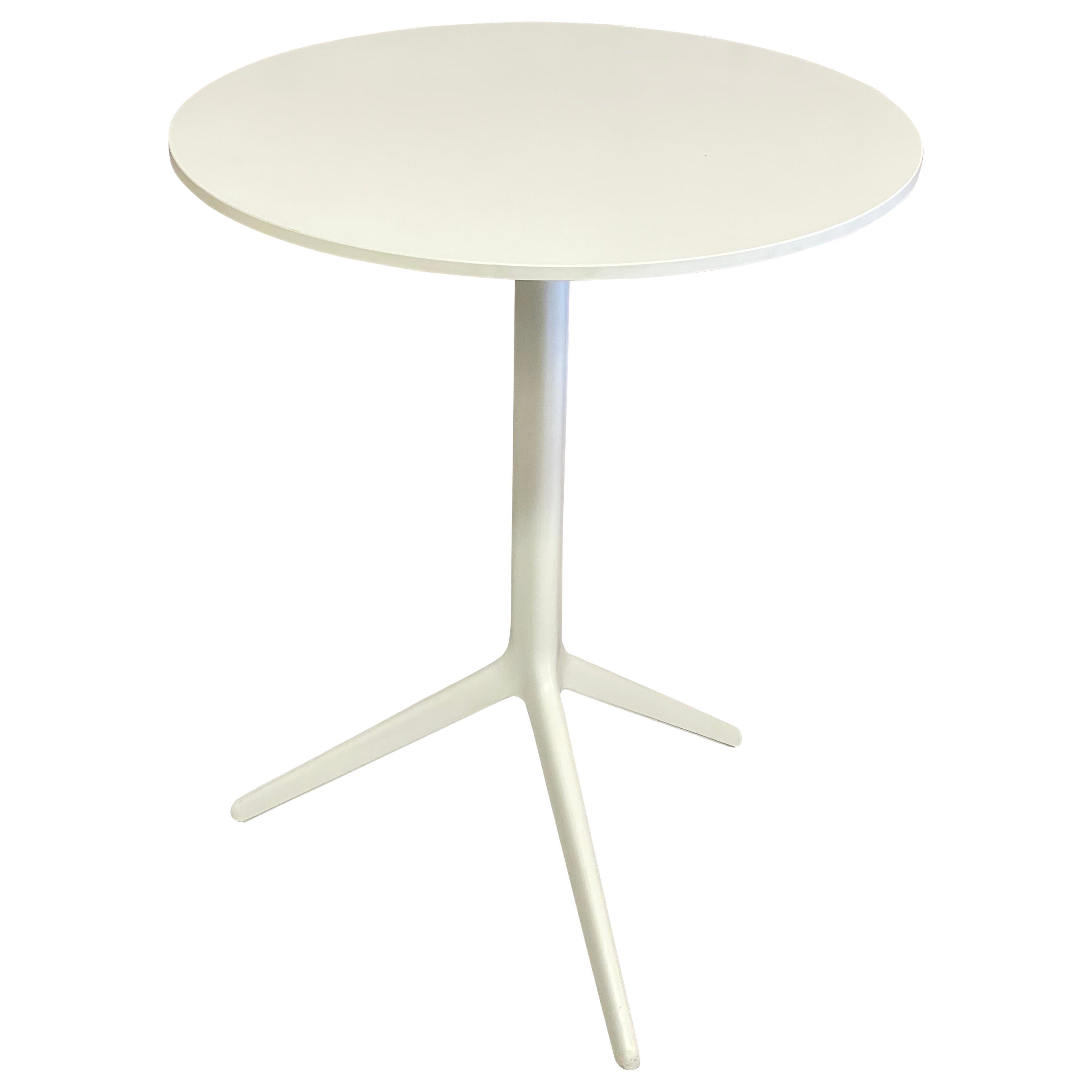 Central "Flip" Table in White by Ronan and Erwan Bouroullec for Magis For Sale