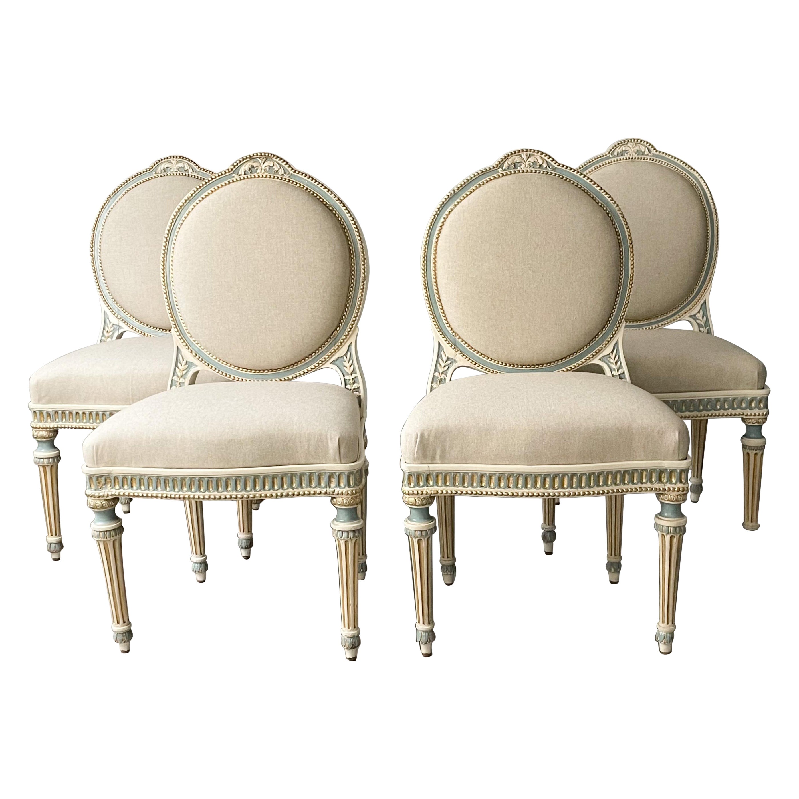 Ensemble de quatre chaises anciennes françaises de style Louis XVI en vente