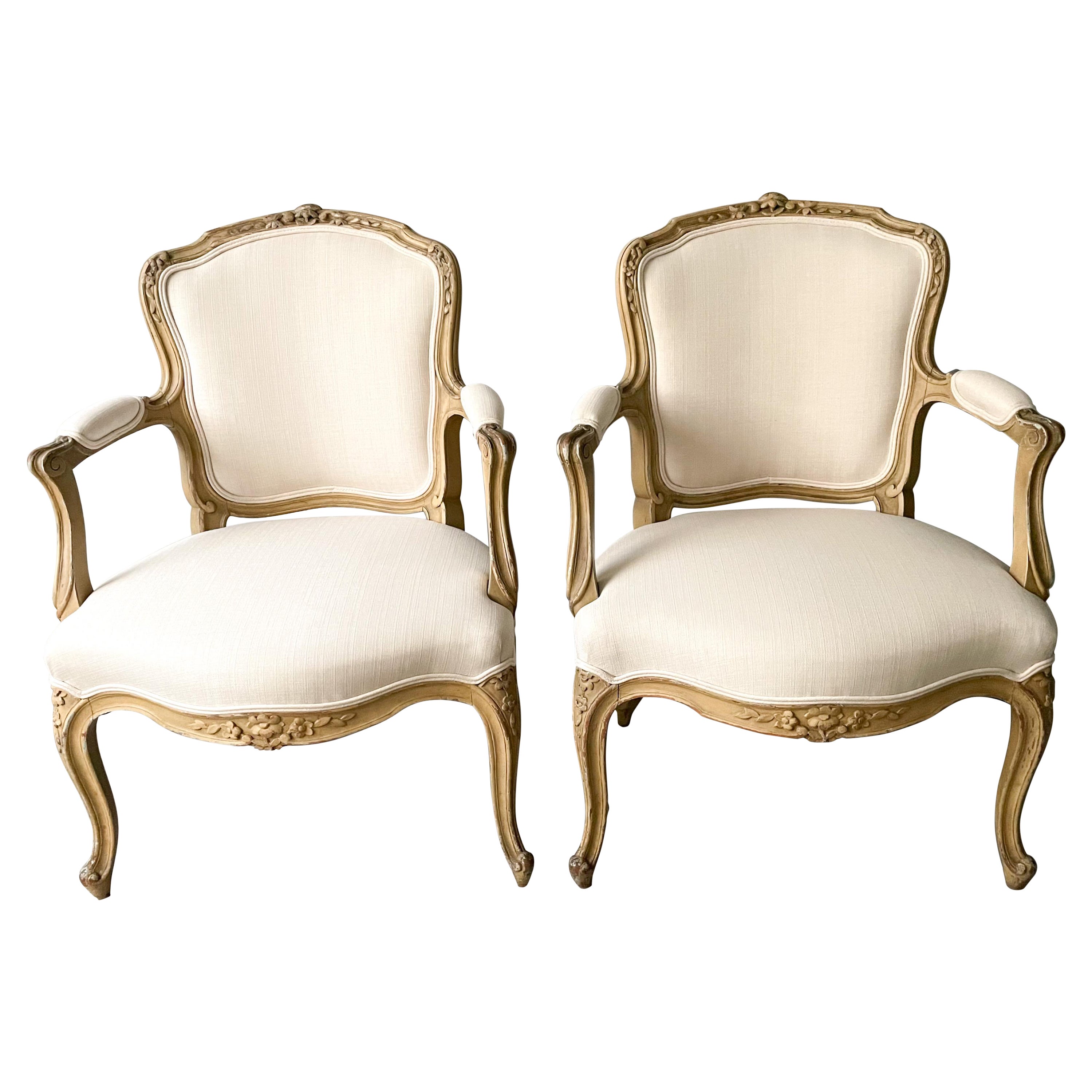 Paar kleine französische Stühle im Louis-XVI.-Stil