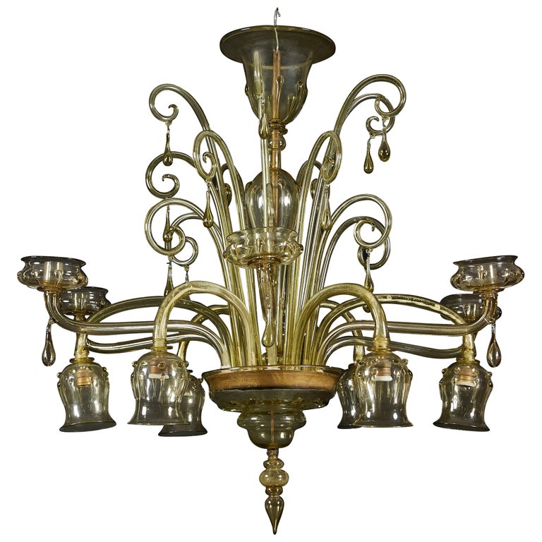 Un beau lustre en verre de Murano attribué à Venini En vente sur 1stDibs
