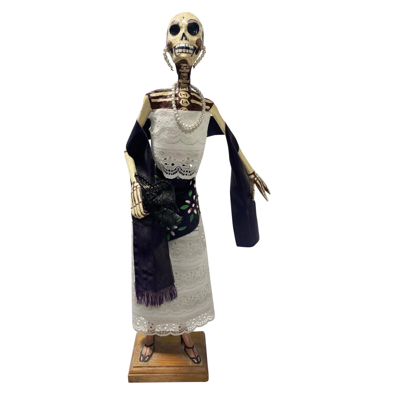 Mexican Dia De Los Muertos Day of the Dead La Catrina Folk Art Figure Sculpture For Sale