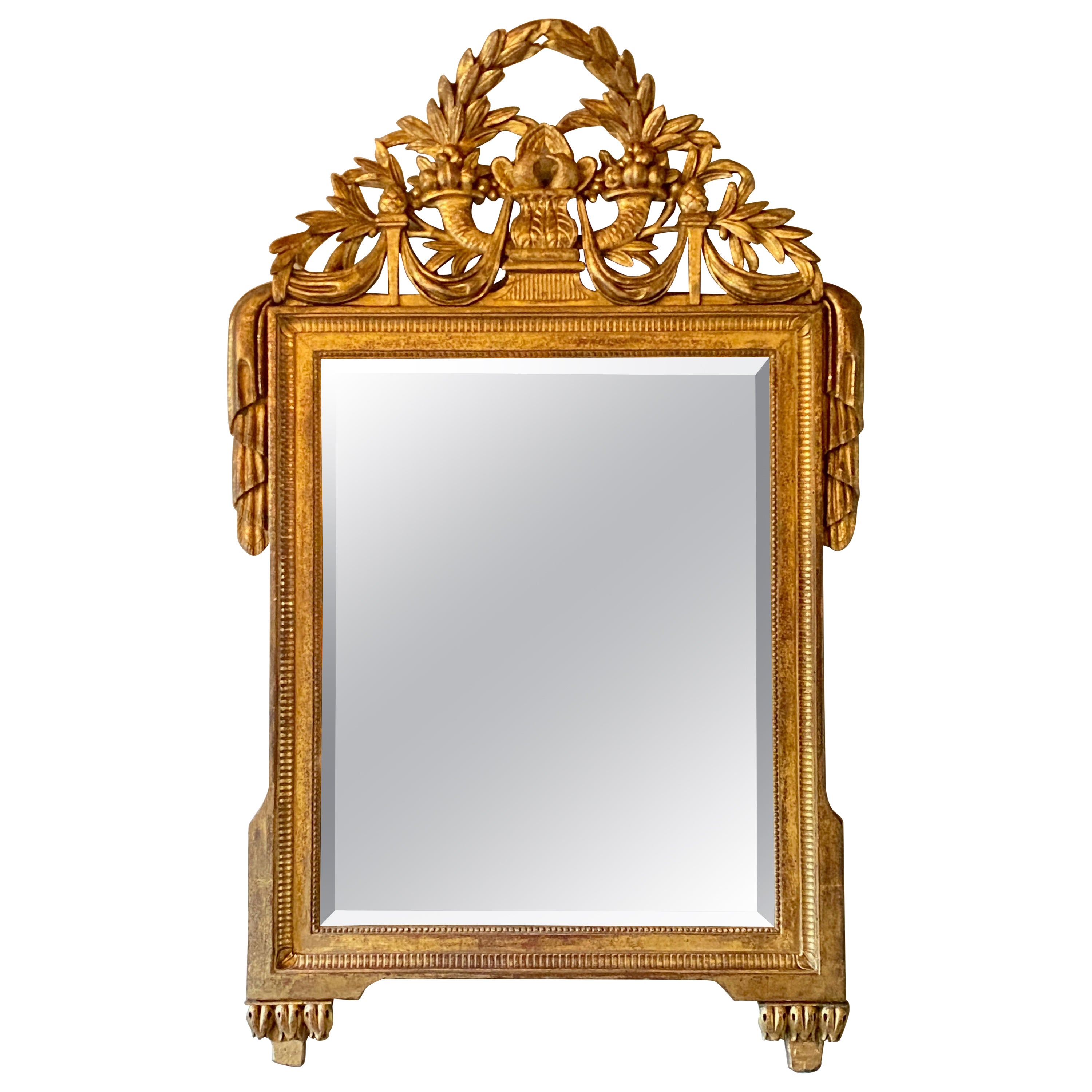 Miroir baroque français du début du XVIIIe siècle sculpté et doré