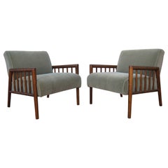 Pair of Maple Lounge Chairs by Conant Ball, Attributed to Leslie Diamond