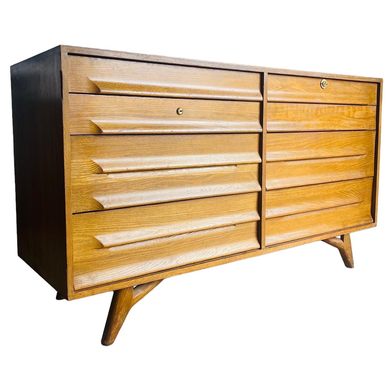 Commode à huit tiroirs en chêne cérusé, The Moderns, circa 1950s