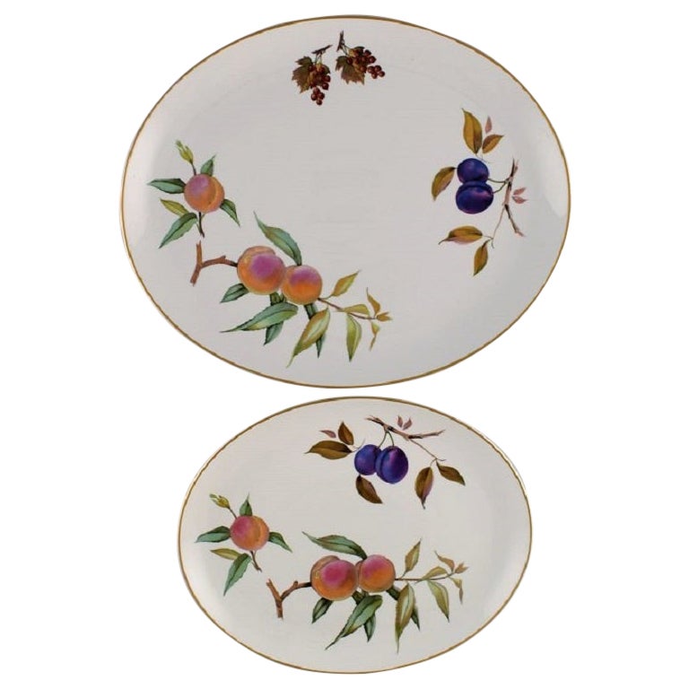 Royal Worcester, England. Two Evesham serving dishes in porcelain, 1980s For Sale