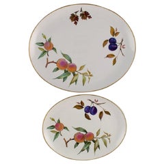 Royal Worcester, England. Two Evesham serving dishes in porcelain, 1980s
