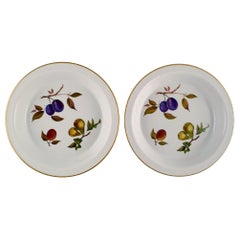 Royal Worcester, England. A pair of Evesham dishes / bowls in porcelain