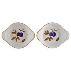 Royal Worcester, England. A pair of Evesham porcelain serving bowls. 1960s/70s