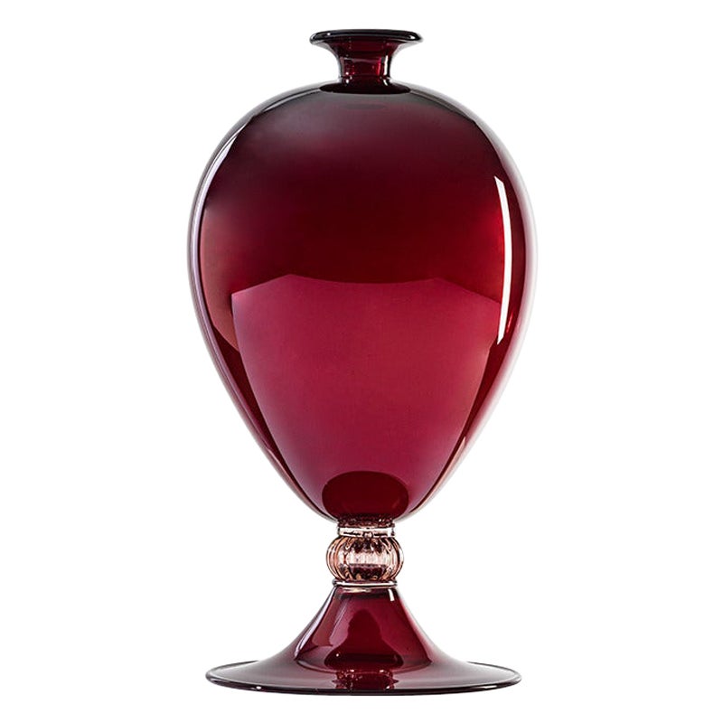 Vase en verre Veronese du 21e sicle en rouge sang/rose cipria de Vittorio Zecchin