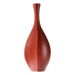 Grand vase Tessuti Battuti du 21e sicle en corail de Carlo Scarpa.