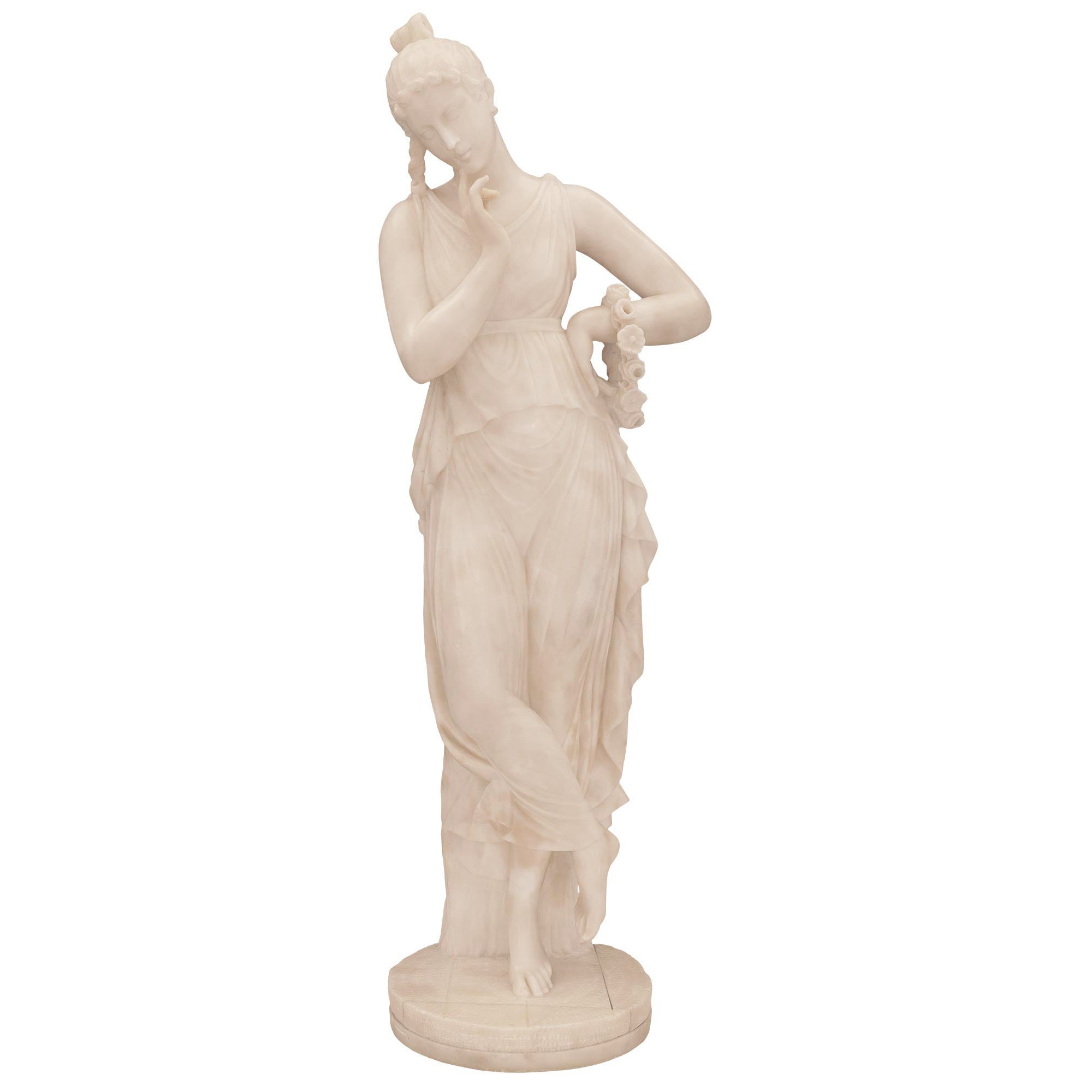 Statue italienne en albâtre du 19ème siècle représentant une belle jeune fille