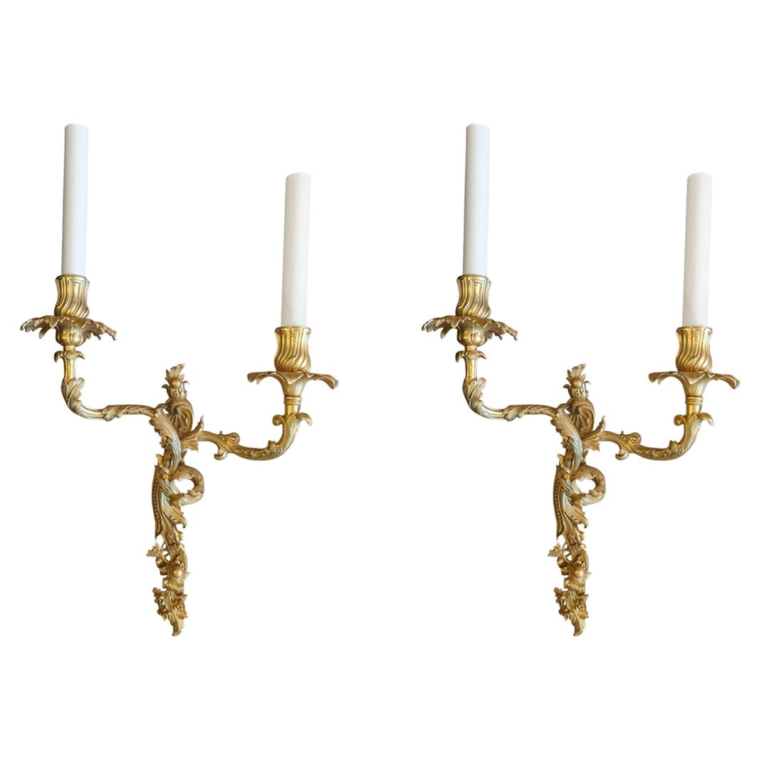 Coppia di lampade da parete in bronzo dorato del XVIII secolo Luigi XV