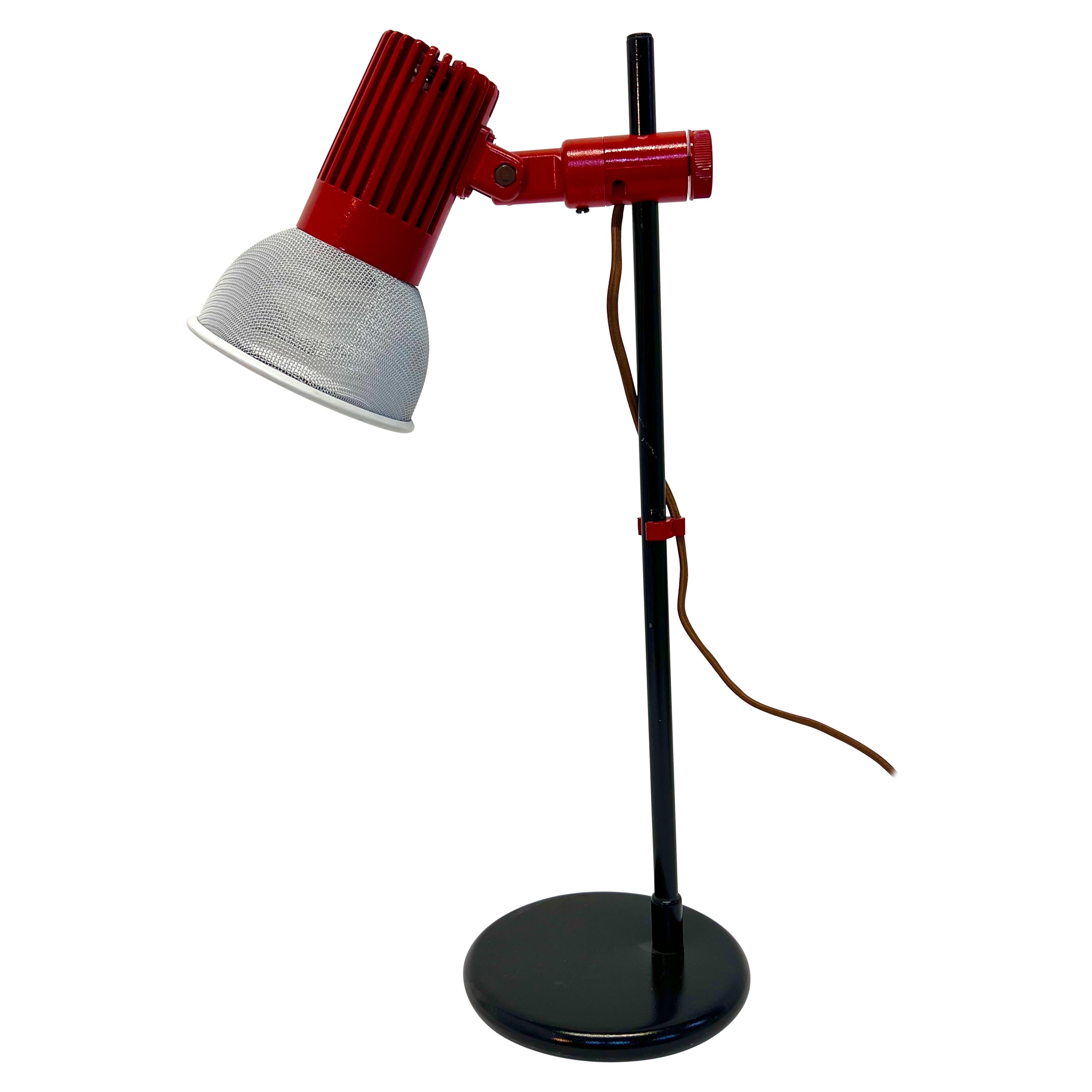 Verstellbare Mid-Century-Schreibtisch- oder Tischlampe mit perforiertem Schirm von Unilite