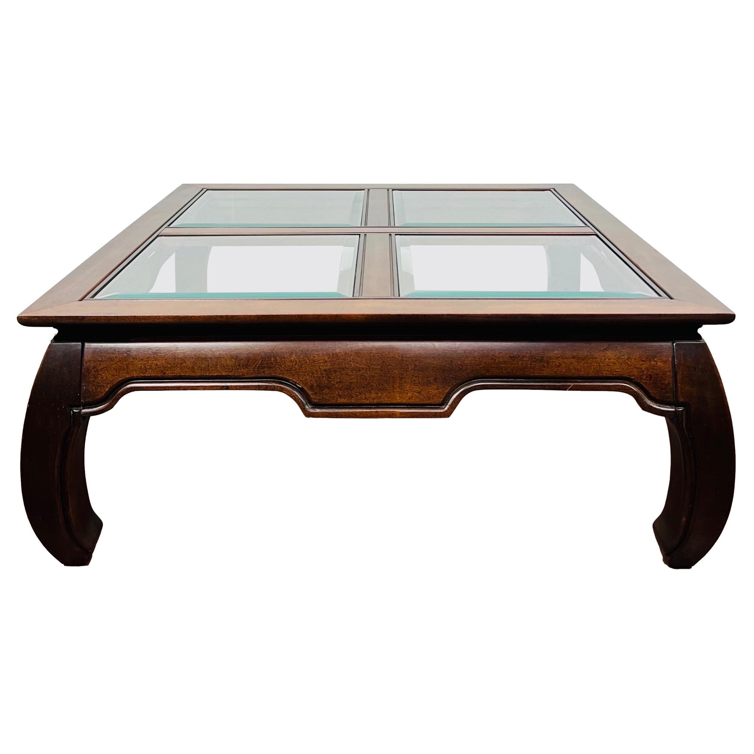 Table basse de style Ming avec plateau en verre